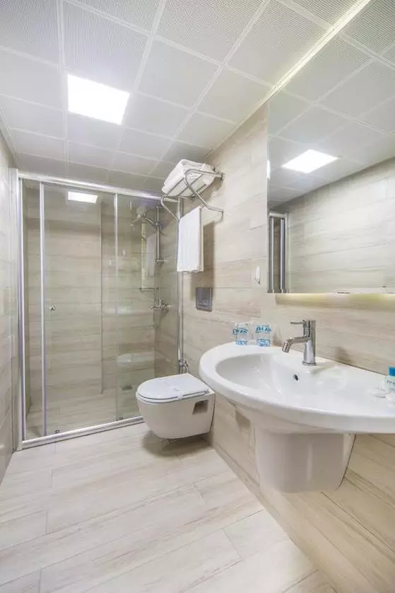 Kleopatra Atlas Hotel bath (Copy).jpg